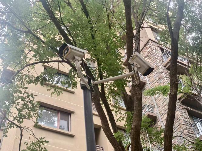 安全防线岂能成“纸糊工程”？——从“监控瘫痪、消防栓无水”说起